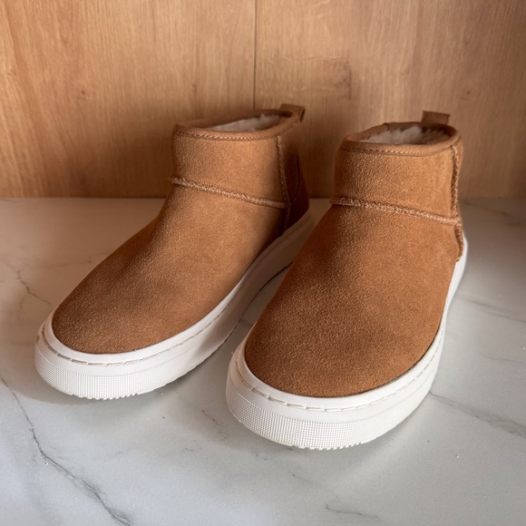 UGG Alameda Mini Boots Chestnut Suede Shearling Lined Slip-On Sneakers Sz 8.5 - Picture 2 of 6